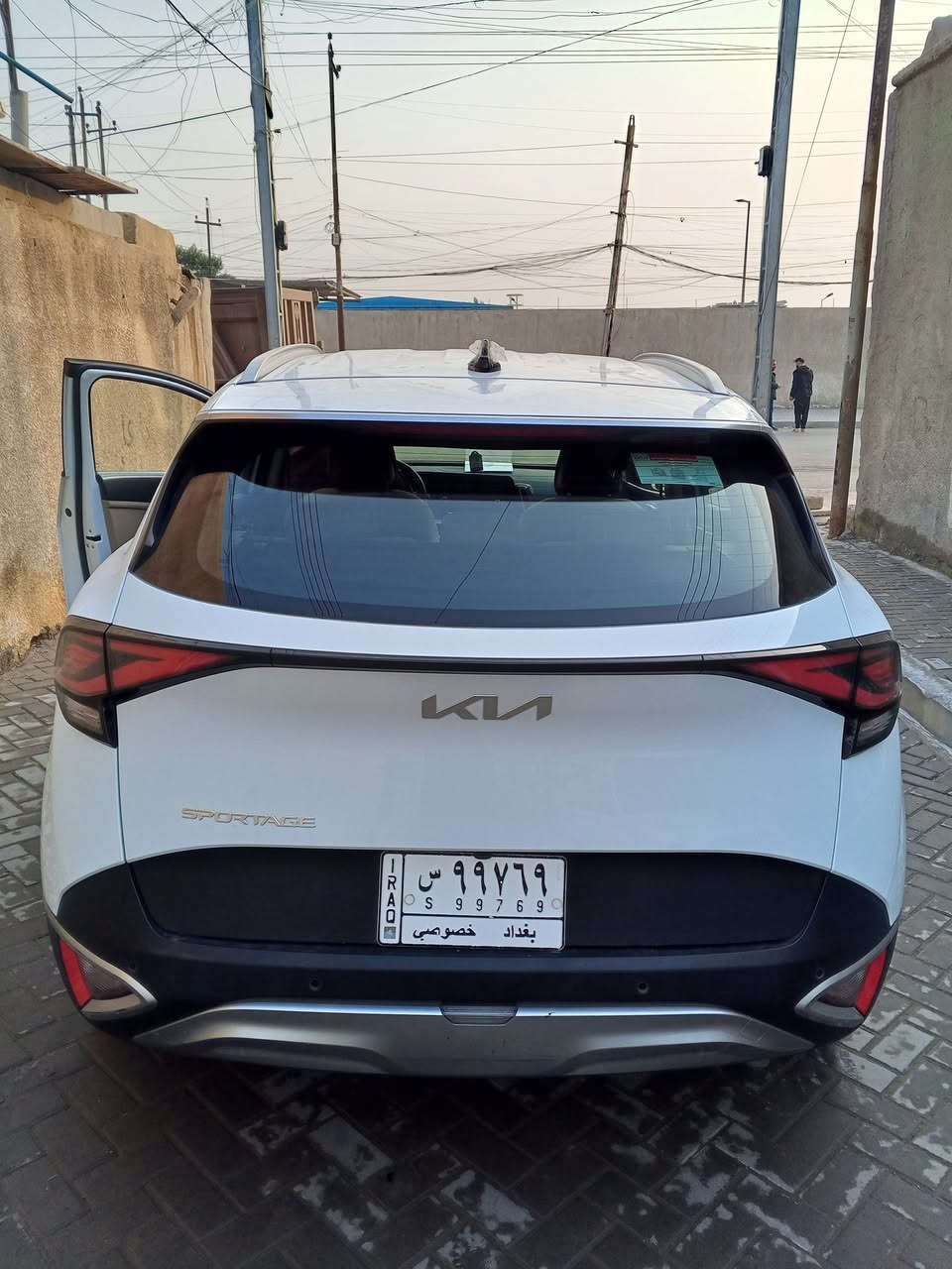كيا سبورتج موديل 2023 خليجي للبيع
السيارة مكفولة كفالة عامة نص فول 
السيارة باسمي شرط التحويل
السعر 235
 بغداد ***********
مكلف بالنشر للتواصل اتصل
