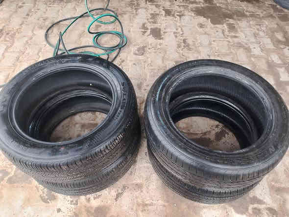 تخم تايرات مستعمله لبيع  215 على 55 على 17 اتصال على رقم *********** وعندي مفرد وجمله مكاني كوفه سهله
