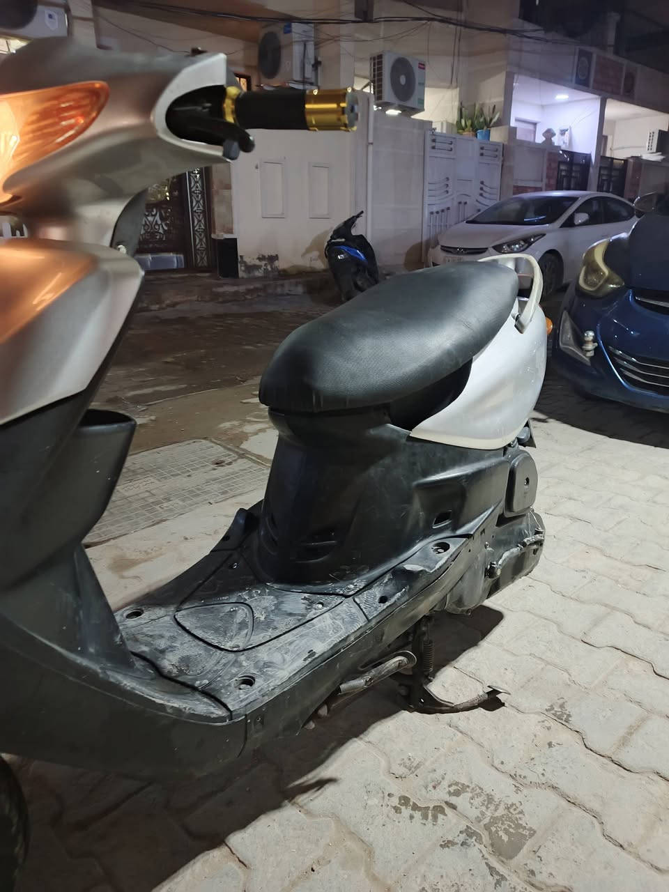 السلام عليكم دراجة ماكس قجمة 120 للبيع دراجة نضيفة تبخير ماكو كهربائيات شغالة بركات بلمكان تايرات جدد دبلات شغالة هندر شغال سلف شغال نكر شلعة ومعدل مكينة بلادي ممفتوحة تعال افحص وشوف 400 وبيهة مجال مكاني بغداد الحرية ***********
