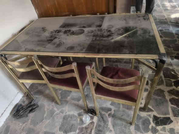 غراض للبيع
بوفيه ٤٠٠ قطعتين 
مجمده ١٧٥
ميز جام ١٢٥ وبي مجال
ثلاجة ب١٠٠ 
قطع غرفة ماليزي  ٣ قطع ب١٥٠ 
عنواني بغداد حي القاهره ضباط 
***********
