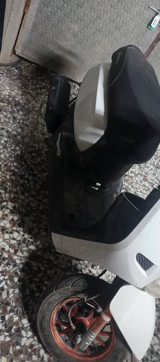 سلام عليكم دراجه بوليس صيني صار شهرين  من طالعه من رمبا مستعجل ع  بيعتها مكاني بابل مفرك سنجار عنانه سعرها مليون 100 بيها مجال تواصل وياي خاص ***********
