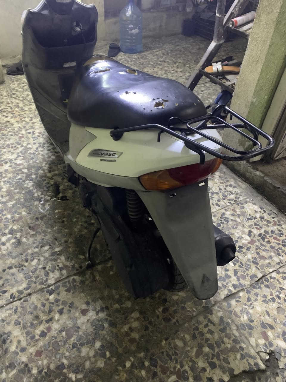 سلام عليكم هدرس للبيع ياباني الدراجه جديده وحلوه الكهربايات كلهى شغاله بس بيهى خيط تبخير ارائك وين ما تريد شلعه ومعدل فول مكاني بل مدينه الحبيبيه يم وليد ابو الكص السعر 270وبيهى مجال ***********
