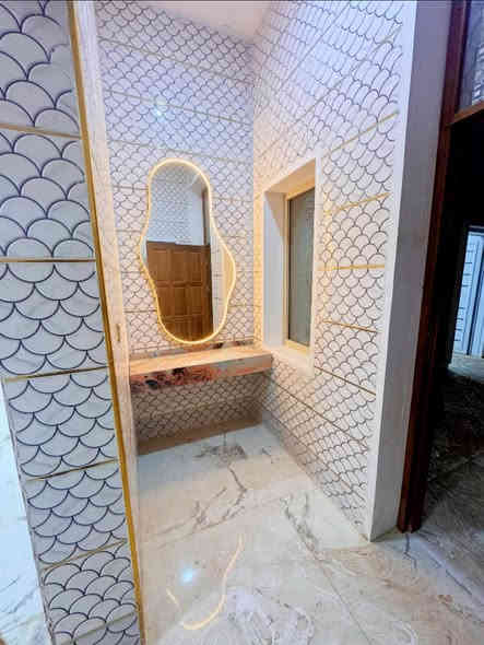 فيلا للبيع من طابقين بناء صـفر Zero مودرن مبنيه بأحدث المواصفات الهندسية  البناء فول موردن بطراز عالمي وبأشراف كادر هندسي مميز نضام دكت تبريد مركزي فول ديكورات مغربية وجهة حلان فول وحديقة سياج فول حلان 

ملاحظة مع الدار طاقة شمسية 18 أمبير 

(طابو ملك صرف بأسم شخص واحد شرط التحويل )

المساحة :- 300 متر 

واجهة 12.5 متر 

في موقع مميز جدا اتجاه شروق شمس 

#الموقع :- كركوك - حـي الواسـطي -  خلـف دائرةالمعوقين في الشوارع الربعة 

يقع على شارع عريض  20 م. 🛣️

اتجاه شروق شمس 

حيث تحتوي على استقبال كبير فيها مدفاه فايربلس إنكليزية التصميم و4 غرف نوم في الطابقين تحتوي ع نظام سويت وساونه ومطبخ حار بارد  
إضافه إلى هول جلسة خاصه للعائلة 

وحدقيتين خارجي وكراج يحوي سيارتين ومغاسل خارجية خاصة بالضيوف 

بالإضافة إلى مخزن للمواد الغذائية وغرف ستور للملابس الشتوية والصيفية ومخزن للحقائب وغرف خاصة لغسيل الملابس 
علما ان الفلة مزودة بنظام كامريات المراقبة ومنظومة للطاقة الشمسية ونظام التبريد المركزي منفصل كل طابق عن الاخر 

(تسليم المفتاح مباشر للمشتري )
—————————————————————              

العقار #حصرًا لدى مكتبنابأمكانكم عرض عقارتكم لدينا سواء كانت #بيــع أو #أستثـمار ‏‎زبائننا الكرام بِكُم نَرتقي ونَتشرف بزيارتِكم ونَفتخر بخِدمتِكم

السعـــر : 460 مليون مع المجال 

* نستقبل جميع عروضاتكم السكنية 🏠 والتجارية 🏡 بكافة مناطق كركوك  
............................_.....

للمزيد من المعلومات مراجعة مكتب جنة العراق للعقار 

حي الــــــواسطـــي 

في السايدين اذعة الرشيد 
 
قرب مسجد نور الدين الزنكي 

او الاتصال على الرقم 

📞  ***********
