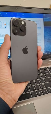 14 برو ماكس نضافه ٩٩٪ ذاكره 256 بطاريه 90 بغداد السعر 900 07722667788