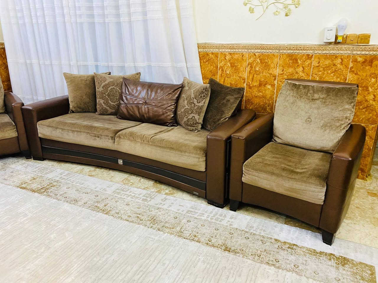 السلام عليكم للبيع اخواني الاعزاء اليوم جايبين لكم قنفات فصال تركي كرويتات سرير القنفات يتكون من كراسي 4 وقنفات اثنين للبيع واللي يحب يتواصل يتصل على هاي الارقام السعر مناسب جدا جدا
*********** 
***********
