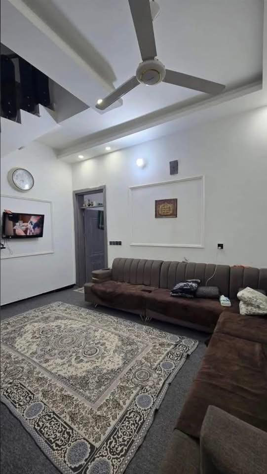 � دار للبيع – بناء حديث 🏡

📍 الموقع: التقية الثالثة داخل مجمع الروان السكني
🚗 على الشارع الرئيسي
📄 السند: زراعي 25
📐 المساحة: 100 متر
🏗️ البناء: طابوق وصب كونكريت

✨ تفاصيل الدار:
🔹 غرفة نوم
🔹 صالة استقبال
🔹 مطبخ
🔹 صحيات داخلية وخارجية
🔹 طارمة

دار مرتبة وبناء حديث، موقع ممتاز 

🔺#للاستفسار مراسله واتساب ع الرقم التالي 

 *********** /  اثير الكرعاوي 📲

—————————————————————

