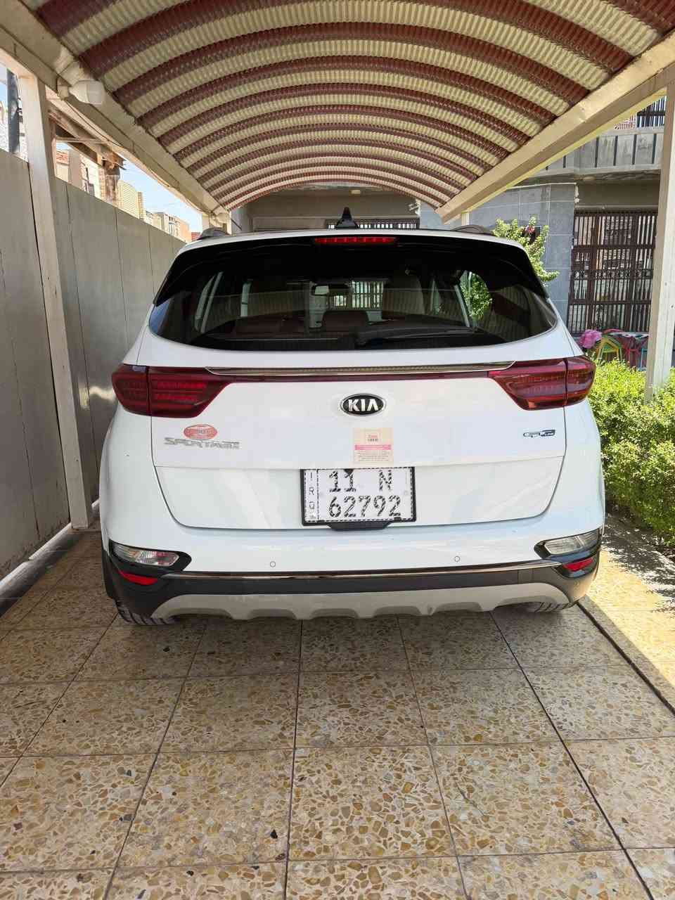 كيا سبورتاج للبيع
موديل 21 رقم بغداد ب اسمي 
مواصفات جي تي لاين فول مواصفات 
خليجيه السياره مكفوله عدا شخطين بسيطات بالباب الخلفي ورصعه بسيطه الجنطه 
سياره جديده جاهزه من كلشي ماشيه ٨٦ الف كيلو 
السعر 215 ورقه بيها مجال بسيط 
مكاني بغداد الغزاليه 
*********** محمد
