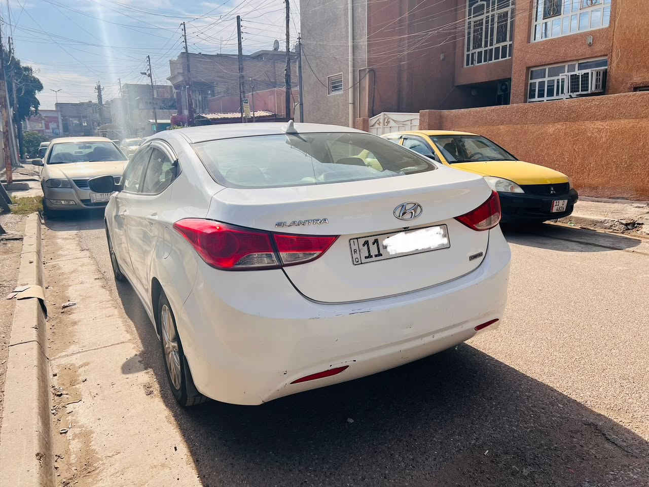 السلام عليكم
النترا ٢٠١٣ وارد امريكي فول مواصفات داخله اكلين بالعراق صار صبغ بيهه جاملغ خلفي وباب خلفي وجاملغ امامي جهه اليسار شخوط وصبغتهن فقط وعندي صورهم قبل الصبغ  السياره ليبل واحد ماشيه ١٤٢ ميل مكينه كير مكفولات كفاله عامه 
 السياره لمتد 
بصمه 
فتحه
كشن كهرباء 
كشنات تدفئه 
شاشه اصليه  
السعر ١١٣ وبيهه مجال للشراي 
الاستفسار الاتصال ع الرقم ***********
