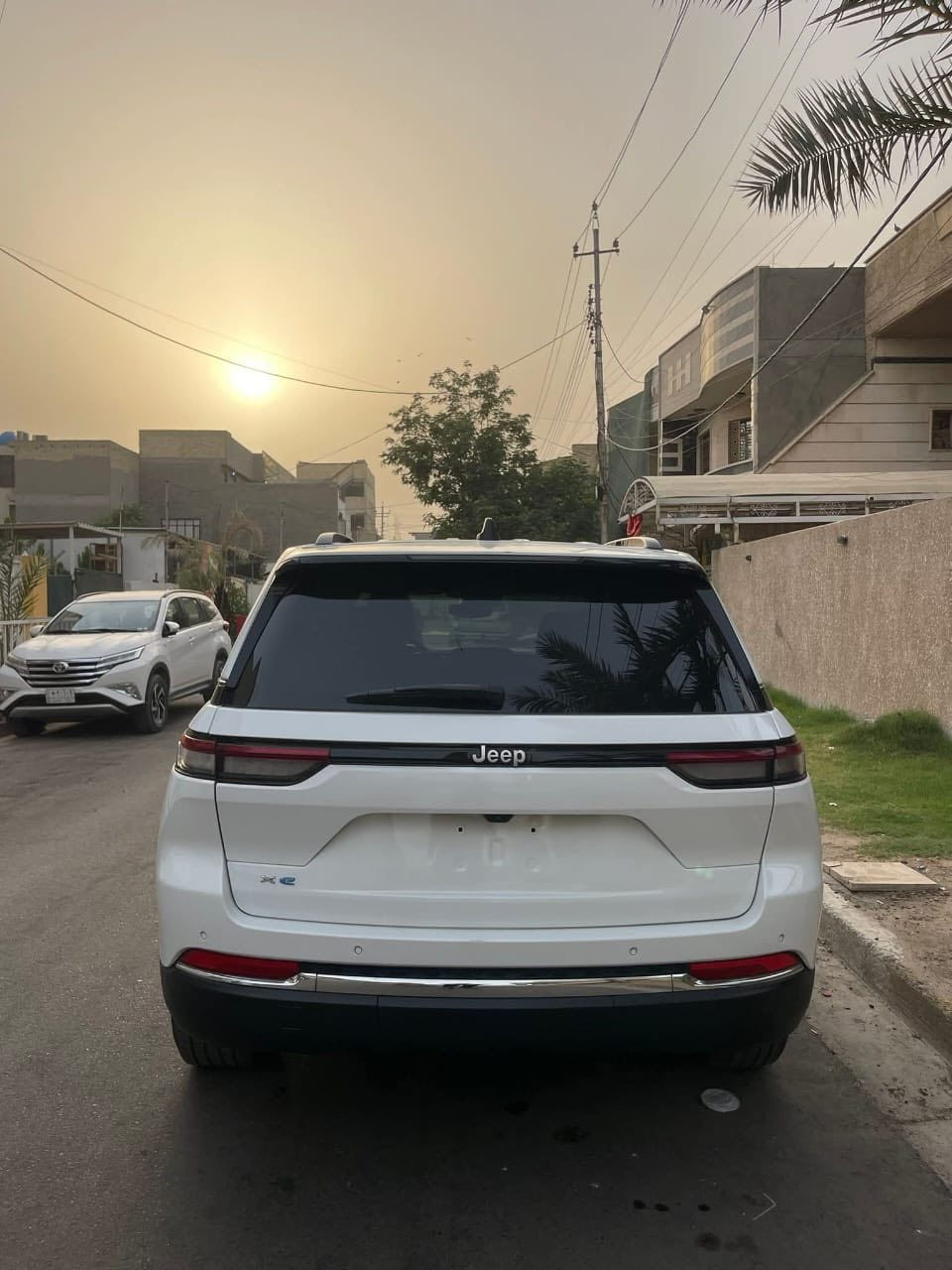 السلام عليكم
جيب كراند شيروكي 4XE 2024 وارد امريكي
         حجم المكينه : 2000  تيربو + هايبرد + بلك إن 

                          الون (أبيض )
المسافة المقطوعة : 38 الف ميل
 الضرر : الباب خلف الصدر صبغ(نفسه مصلح)
وباب الصدر شبرين فقط 
( م/ من امريكا بيها رش باب الصندوق فقط كلير )
(السيارة ليبل واحد بدون تبديل اي قطعة)
          حالة الايرباك : سليم مطاك ولا ايرباك 

السعر :330$ وبيها مجال بسيط
التواصل ***********
متوفر واتساب
السيارة منفيس بأسمي ( ترقيم بنفس اليوم ) 
السيارة تنباع مرقم بغداد بأسم المشتري  
مكاني : بغداد / البلديات  

#مواصفاتها
1.شاشه 
2.بصمه
3. تشغيل عن بعد
4.دمام خلفي
5.كشنات جلد
6.كشن السايق ميمري
7.كشنات كهرباء
8.صندوك كهرباء
9.حساسات خلفيه
10. قطع تبريد 
11.اشاير بالمري
12.رادار امامي
13.رادارات 360
14.ثلاث وضعيات قياده
15. بنوراما فتحتين
16. كير ماوس
17. نظام منحدرات
18. هيترات بالكشنات 
19.ويل كب كروم
20.لايتات لد
21.بكلايت لد
22.كشافات
23.بصمة ابواب

فول مواصفات 1/1 جاهزه
