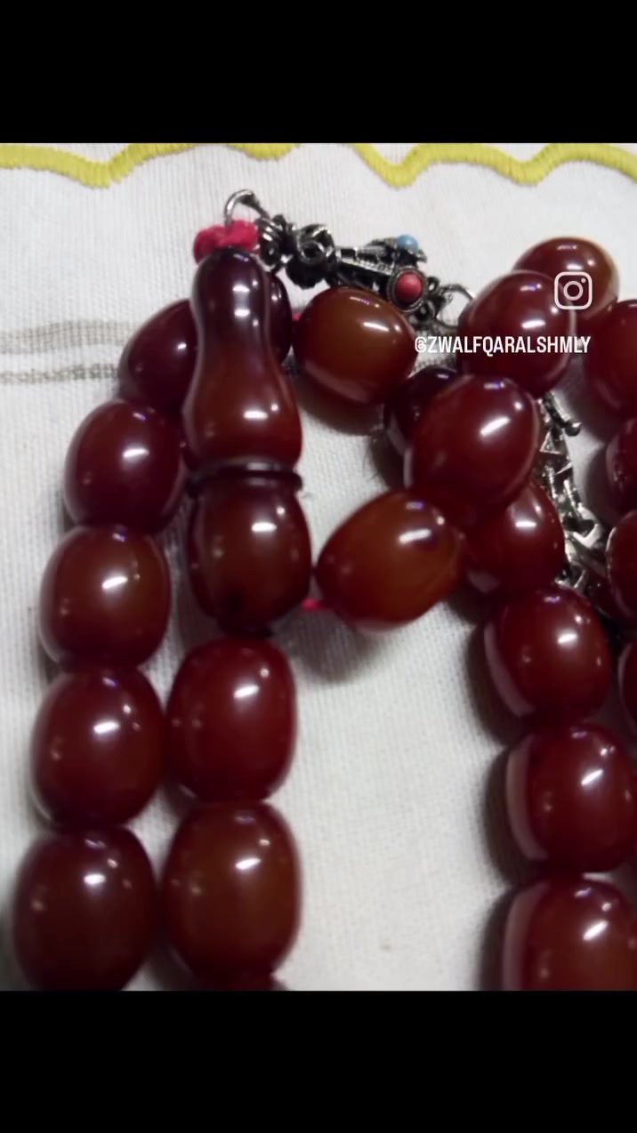 خليلي عينك عالمميز.......وجيبها ازا فيك اتجيبها.....

الوصف مسبحة مسكي الماني مغلف مغشى من العصر الجميل خراطة يدوية انتيك الانتيك حبة زيتوني33  حبة مزينة بطقم فضة عيار عالي محمول يومي للشيوخ ......  
تعليق نقطة مباركة مشاركة بيوصلك السعر والتفاصيل 
شحن لكافة المحافظات السورية واللبنانية مجاني 

#الشمالي طرطوس المدينة تاجر شنطة 
#ابوحيدر0990433674وااتس/0991980690


**إذا كنت صاحب هذا الإعلان وتريد حذفه لأي سبب، رجاءا أرسل رسالة إلى الدعم الفني**