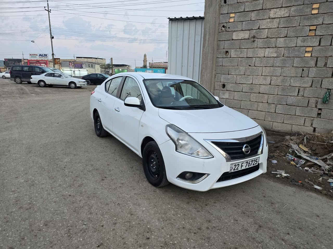 سلام عليكم نيسان صني هندي البيع موديل 22 سياره بيه ضربه في جاملغ الكدام اليسر والخلفي شبر مكان بصرة كرمه علي الطيف السعر 115 وبيه مجال ***********
