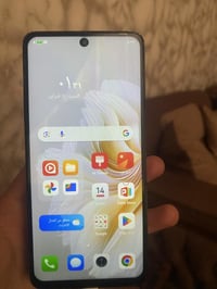 السلام وعليكم تلفون تكنو كامون ٢٠بروً. ذاكرة ٢٥٦ نضيف جدا فقط مبدل شاش...