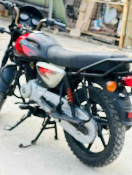 دراجة بوكسر 2021 مسجله 22 مكفولة من الضربه والشاصي مكفول كهربائيات كله شغاله بس المكينة بيها خيط تبخير بسيط جدا مرقمه شرط التحويل مكاني بغداد المشتل شارع المطبك السعر مليونين وبيها مجال بسيط جدا رجاءا رجاءا رجاءا الي ما يعجبه السعر يعبر المنشور رقم *********** ورقم الواتساب ***********
