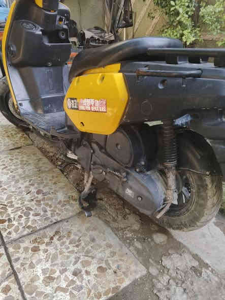 سلام عليكم عندي دراجة بيكم حديث  مكينة مال ماكس موتحوير بلادي المكينه خرسه شغاله سلف هندر كهربائية كله شغاله بس يحتاجلها دسكات للبريك الخلفي والباقي كله شغال أوراق كامله السعر 300 وبيها مجال مكاني بغداد قرية الانتصار مقابل حسينيه الراشديه للتواصل واتس اب ***********
