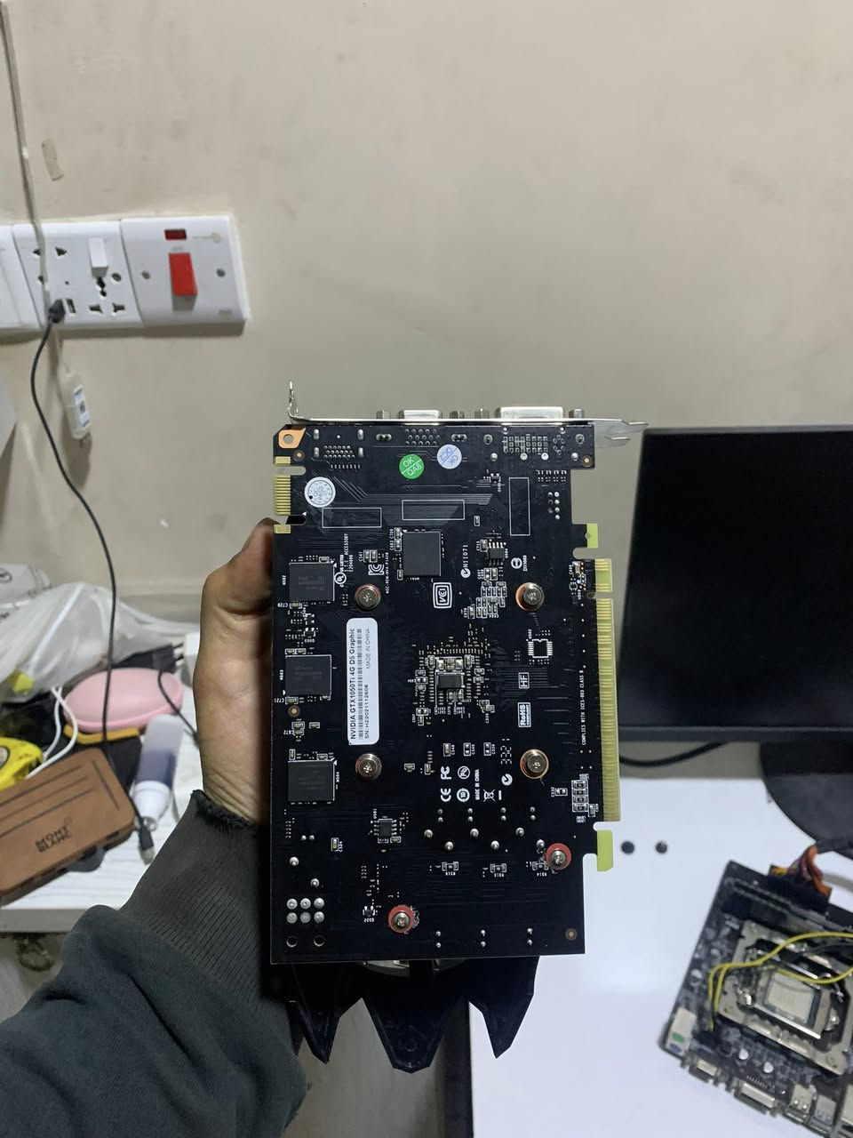 كارت gtx1050 ti شغال جديد ويا القرص مالته 

كيس rgb اربع فانات شفاف ويا كلشي يخصة كامل الملحقات مع اربع فانات 

Power splay بور سبلاي 650 واط شغال كلشي ما بي 

بورد كامل B250 plus ddr4 شغال كامل ويا اربع قطع رام ثين مركب كورسير 8*2 و ثنين جديدات هايبر x 8*2 ويا مبرد يركب على المعالج جديد شغال كامل بشرط
تواصل خاص او واتساب ***********
