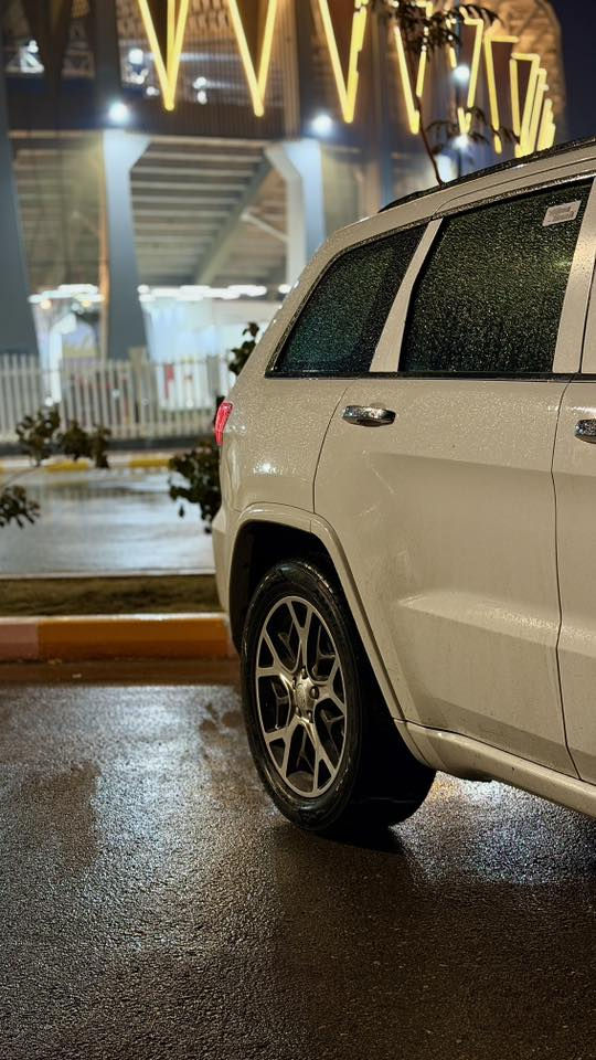 السلام عليكم

جيب اوفر لاند خليجي 2019  

رقم بغداد تحويل مباشر 

المواصفات : 1/1 ( جكات )

* محرك 6 سلندر 3600

* السقف بانوراما طكتين

*الدواخل لون بيجي مطعم بجوزي

* المقاعد جلد تدفئة وتبريد 

* حساسات امامية

* حساسات خلفية

* كاميرا خلفيه 

* نقطة عمياء

* مقود السائق كهربائي

* دفع رباعي 4X4

* تشغيل عن بعد

* صندوق كهربائي

* تدفئة ستيرن

* دمام خلفي مع سستم صوت 

* المقاعد السائق ولراكب كهربائي

* ذاكرتين لحفظ وضعيات الجلوس

* سستم صوت 

* شاشة كبيره 8.4 انج

* نظام خاص للطرق الوعره

* المصابيح الأمامية  لد نهاري + اشاره ترحيب من الاقتراب من السيارة 

* بخاخ ماء لتنظيف المصابيح الاماميه ( زراك لايت )

* مري جانبيه كهرباء

* مرايا جانبيه قابله للطي عند الفتح والاغلاق 

* مرايا بخاصية التعتيم الذاتي

* نظام الملاحه Gps

* نظام خاص للطرق الوعره

* كشافات ضباب بروجكتر 

* محدد سرعة 

* ويل كاب قياس 20 انج التايرات جديده

* نظام بريك اوتاماتيكي ( Auto break system)

* نظام تشغيل واطفاء اوتماتيكي للمحرك ( Auto start system) 

* جكات لرفع وتنزيل السيارة

* واكو مواصفات كلش هواي

ماشية 150 الف km يعني 90 الف مايل 

ملاحظة: السياره مكفوله من الضربه والصبغ والتبديل بدون اي حادث او ضرر  

السعر : 320

مكان سياره: ذي قار الناصرية 

 0780400800

***********
