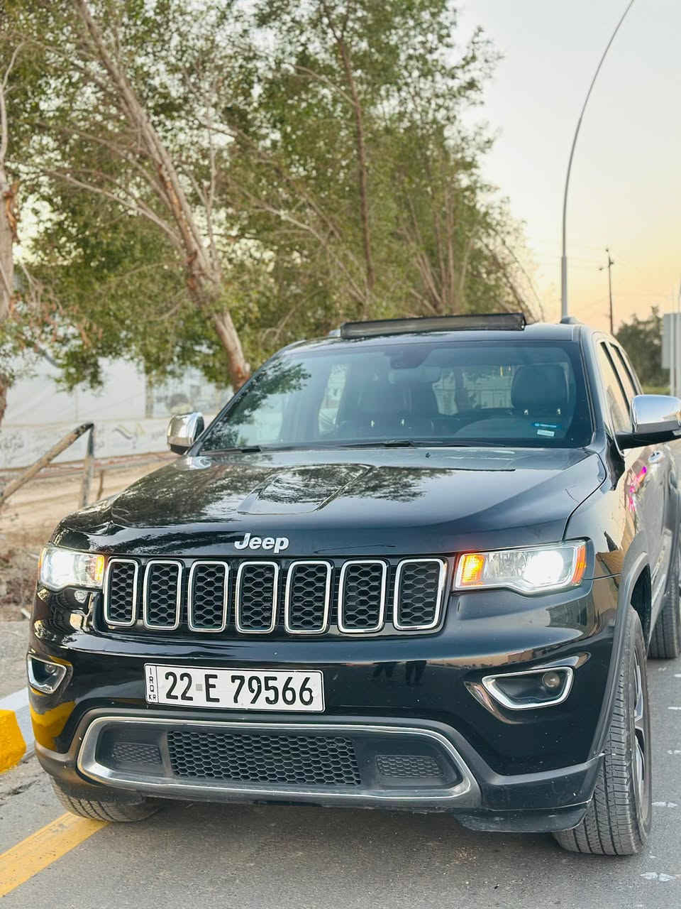 السلام عليكم للبيع او مراوس 
جيب لاريدو موديل 2020 لمتد فول مواصفات 
سيارة كلين بدون حادث بيها بارد بسيط بالجاملغ الخلفي بدون اي نقص بانوراما كشنات تدفئة وتبريد رادارات مري قلاب اوتو ستوب كشنات كهرباء جنطة كهرباء رقم أربيل بأسمي سيارة عليها غرامات 20 ورقة ينزلن من سعرها سعرها 265 وبيها مجال بسيط 
مكان السيارة بغداد / الكرخ 
رقمي ***********
