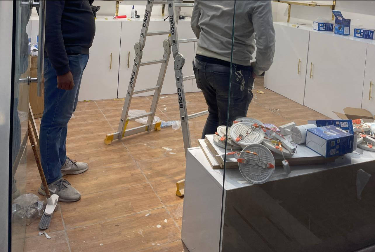 ديكور كامل للبيع رفوف كل رف عرض 62 سم  نزال 40سم واكو اكبر  مخزن داري ارتفاع 90 نزال 50 طويل 3,39 ٣ ميوزه 
بيع شلع بدون انارة ولا ثريه مستعجل عل بيع


**إذا كنت صاحب هذا الإعلان وتريد حذفه لأي سبب، رجاءا أرسل رسالة إلى الدعم الفني**