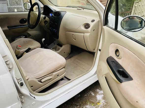 السلام عليكم كيو كيو موديل 2013 سياره كلش جديده جانت مضمومه 3 سنوات كير جديد محرك جديد صدر جديد تخم تاير جديد كهربائياتها كلها شغاله حته كلوب سيرفس ممشتغل جديده بمعنه الكلمه تبريد ثلج تدفىة نار ماشيه 75 مشيها الحقيقي رقم جديد الدولي وهزه جديده وسنويه جديده سياره دينار واحد مذب عليها وتحدى اكو كيو كيو بجديتها بدون صبغ سياره وبدون حادث فقط بنيد كلير سبب الجلح شويه غرفتها كلها جديده كسر واحد مابيها عدتها كلها كامله وسويج الشركه البلادي من تقفل سياره وجام مفتوح هوه ينسد الحاله حته جامه الاماميه مال شركه البلاديه ام العلامه  رايدها 42 وبيها مجال بسيط مكاني بغداد الحريه ***********
