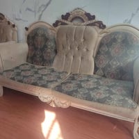 تخم قنفات ملكي تركي خشب زان اصلي  ١٠ مقاعد بيه ضرر بسيط السعر 250 0771...