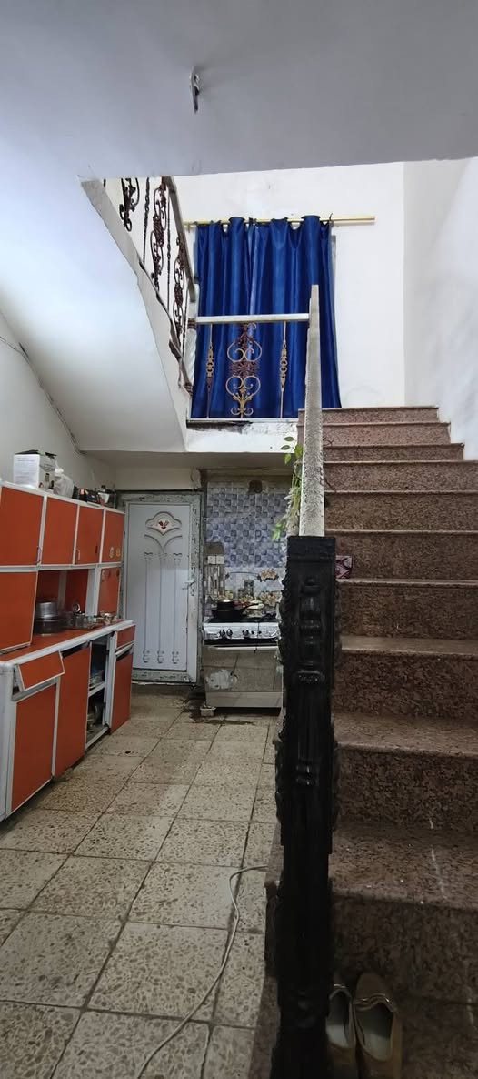 بيت للبيع
مساحه البيت واقع حال 100متر
بس هو اكثر من 100 متر

متكون البيت من 3 غرف نوم 
اكو غرف ٤ب٥
واكو ٦ب٥

+ استقبال ٥ب٦
ومطبخ مفتوح ع صالة 

حاليا البيت بوضع ايجار 
و ايجار البيت ميقل عن 350 الف

الموقع : شارع الري (بستان الجمعية) 

سعر البيت 140 مليون وبي مجال للشراي

للاستفسار : ***********
