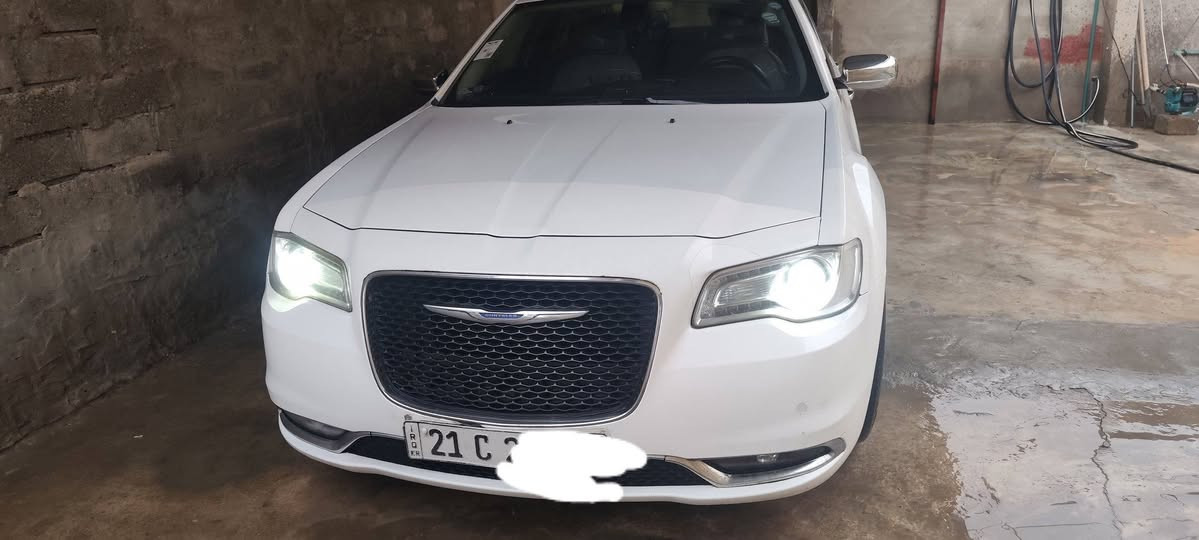 السلام عليكم
كرايسلر 300  وارد كندي ( استيراد خــاص)

الموديـــــــل : 2015
عداد المسافه : 120 كيلو متر 
 _سياره جديده بحاله الشركه بعدها 
لون ابيض
((كفاله عامله)) من بارد والصبغ والفتح  فقط قبق الصندوق 
   
داخل اسود جلد
تشغيل ع بعد
شاشه كار بلي

وكاله باسمي  تحويل ثاني يوم 

مكاني موصل قضاء تلعفر 
***********
***********
الكرورك بيها واتساب

