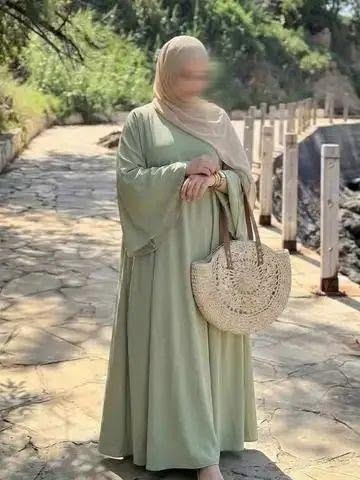 **عباية ميرال ستيل 🌙 اسبياش فاخر**

ستيل جديد ومهيب، عباية واسعة بقماش اسبياش الثقيل والناعم. ما يشفش، ينسدل انسياب فخم، ويعطيك وقار وستايل في نفس الوقت. مريحة للصلاة والمناسبات والاستعمال اليومي.

**المواصفات:** 
**الخامة**: اسبياش فاخر  
**المقاس**: ستوندار 4 مترات عرض  
**المقاسات**: تلبس حتى 56  
**المتوفر**: بعدة قطع وديطاي  
**الدفع والتوصيل**: عند الاستلام لجميع الولايات  
**التوزيع**: فوري والكمية محدودة` الجزائر, سيدي امحمد


**إذا كنت صاحب هذا الإعلان وتريد حذفه لأي سبب، رجاءا أرسل رسالة إلى الدعم الفني**