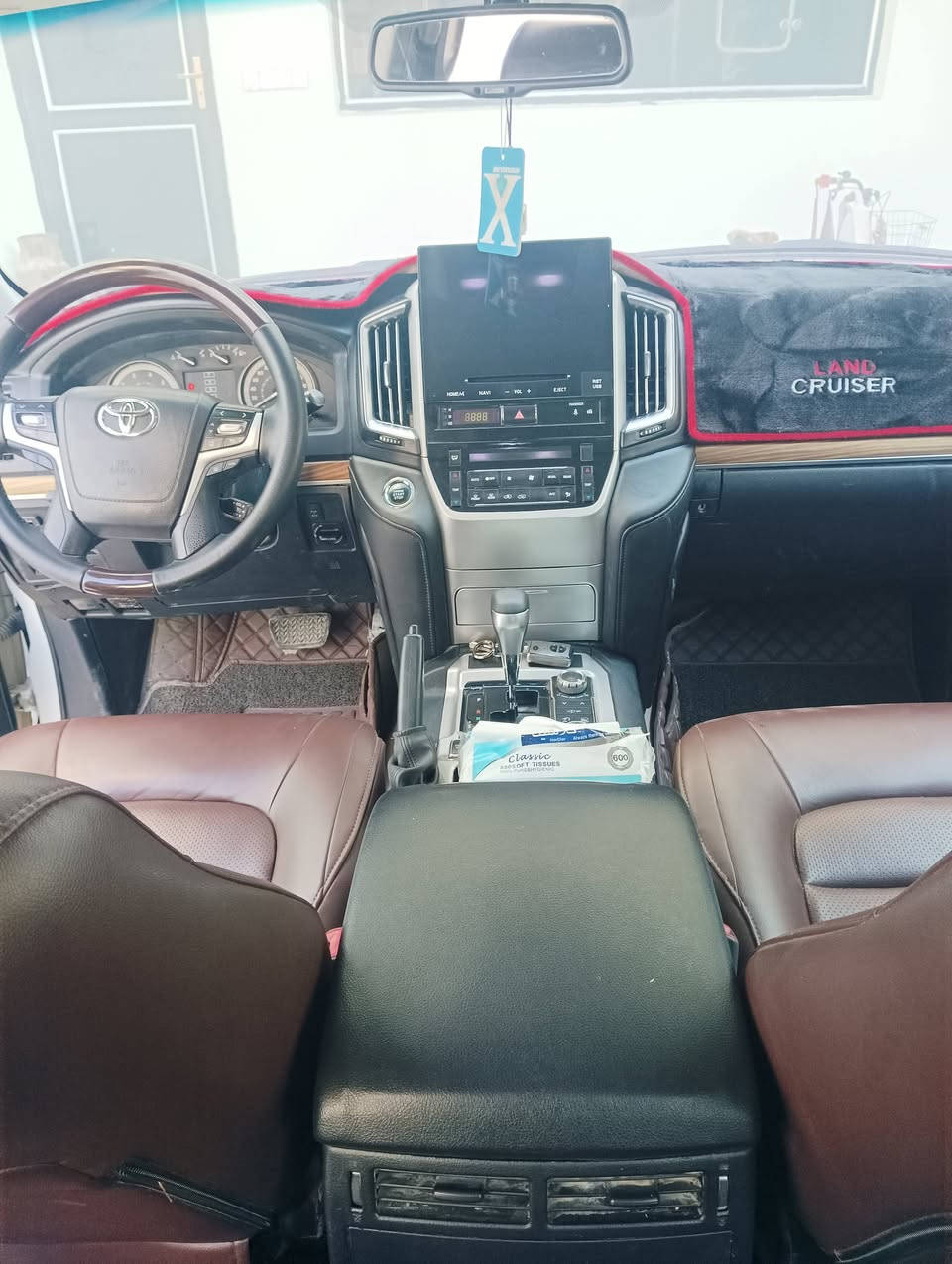 السلام عليكم
للبيع لاندكروز ٢٠٠٩ محدثة ٢٠٢١ داخل وخارج تحديث درجة اولى ضربتها بجم مصبوغة حزام فقط بدون قمارة لغرض التحديث مكفولة من البارد والمعجون سنوية جديدة بسمي لغاية ٢٠٢٩ رقم بغداد انكليزي گير محرك كهربائيات كلها مكفولة تبريد ثلج حجم المحرك /٤٥٠٠
ـ بصمة تشغيل
ـ بصمة ابواب 
ـ فتحة
ـ ثلاجة
ـ دفع رباعي
ـ كامرة
ـ حساس امامي خلفي 
مكان السيارة بابل/الحله 
السعر/٢٦٠ وبيه مجال للاستفسار الاتصال/***********
