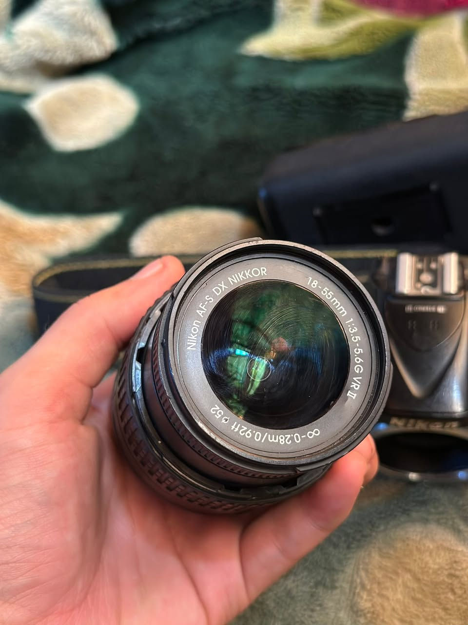 نيكون d5200 استخدام مال بيت جدا قليل وياها عدستها الاصليه + حزام + بطاريه عدد اثنين + كرب مال بطاريه نظافه الكامره 100% 
السعر 350 الف وبيها مجال


**إذا كنت صاحب هذا الإعلان وتريد حذفه لأي سبب، رجاءا أرسل رسالة إلى الدعم الفني**
