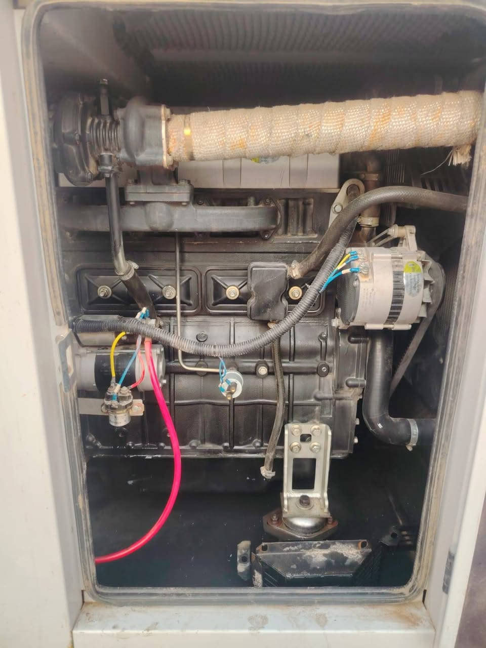 ​نوع المولدة: ماجيك باور (صيني) - مستعملة وبحالة جيدة.
السعة: 50 كيفي (50 kVA).
​الموقع: البصرة - الزبير.
​للتواصل كرار ***********
