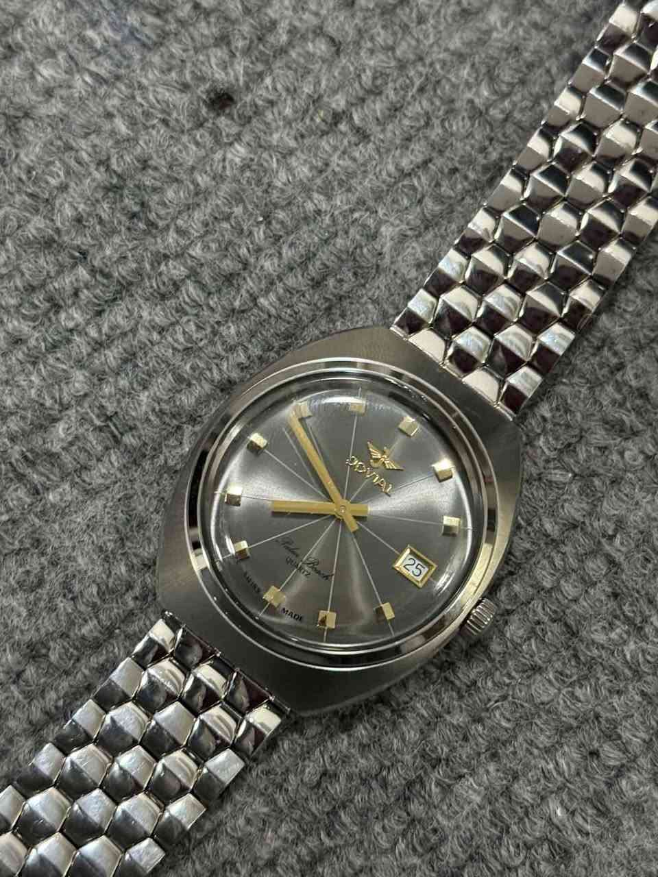 سلام عليكم عندي هاي ساعه مستخدمه قليل اشتريتها من وكاله 785
والسعر الحالي 600
 من وكاله ارض اكد 
ساعه ماركه جوفيا JovlAL
رجاليه Limited Edition
Price after discount 785k dinar 
مواصفات 
صناعه سوسريه 
رقم المديل 18081GSMQ10
مقاومه الماء 50 متر
تعمل على بطاريه 
الوزن 110غرام
القطر 41 ملم 
ضمان 
القالب معدن ستاتلس ستيل 
الحزام معدن ستاتلس ستيب 
عنوان بغداد زيونه 
***********
