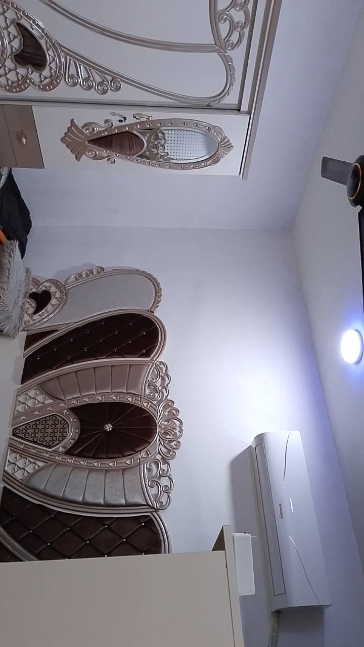 سلام عليكم بيت 100مترة مربع واجه 8 نزال 12 يحتوي على أربع غرف استقبال حاولي مطبخ حمامات 3 بناء حديث درجة اولى موقعة خلف سوق الصغير سعرة 165وبي مجال للشراي رقمي ***********
