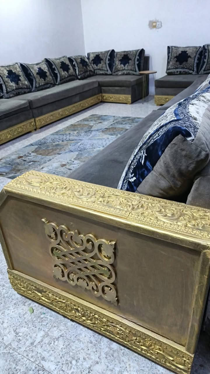 تخم ديوان ب450وبي مجال نضافته مثل ماواضح بلصور يتكون من 4قطع ام3نفرات وقطعتين ام 2يعني 16نفر ديوان ونص ناصريه


**إذا كنت صاحب هذا الإعلان وتريد حذفه لأي سبب، رجاءا أرسل رسالة إلى الدعم الفني**