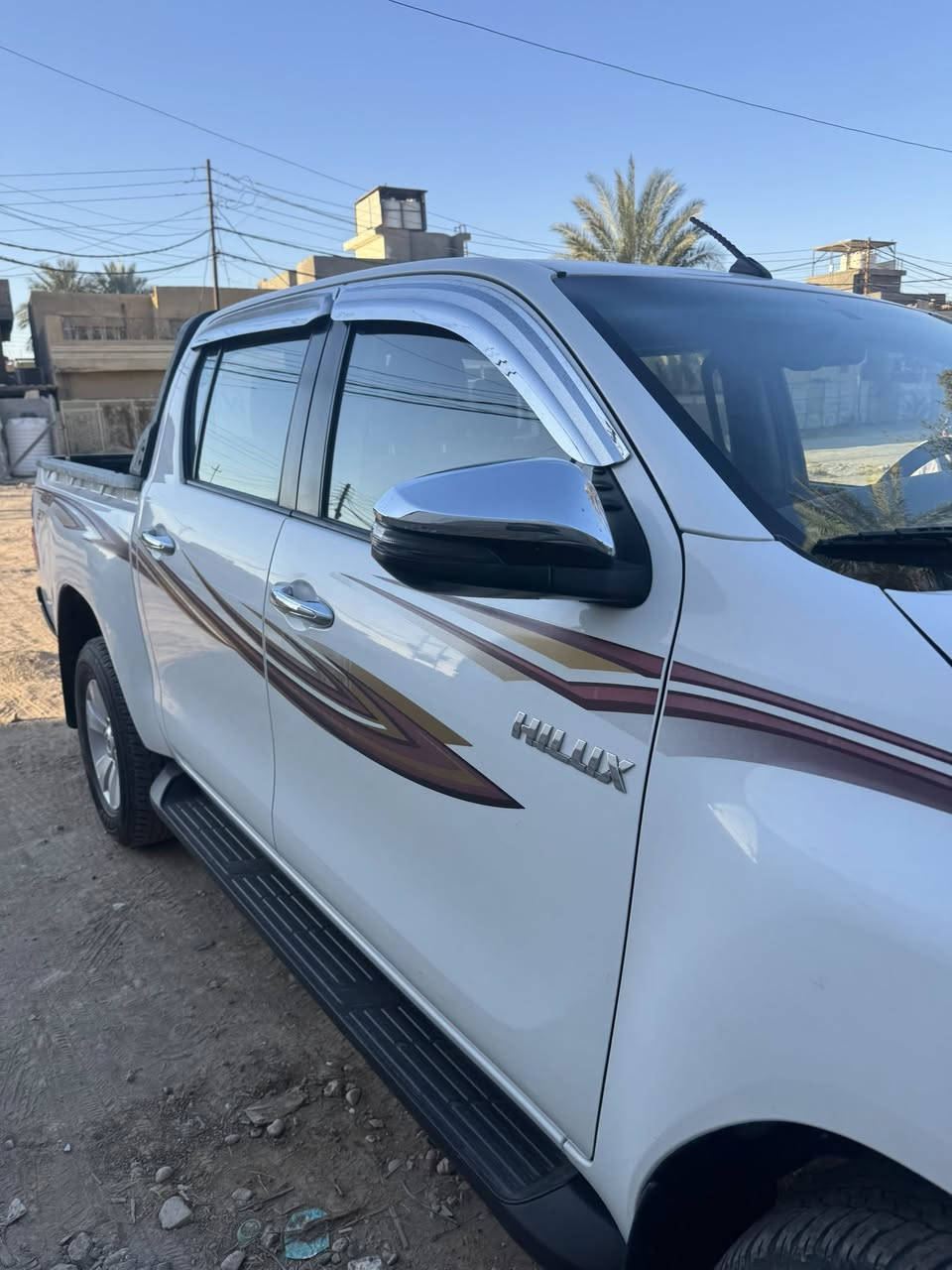 السلام عليكم من رخصت الادمن تيوتا هايلوكس موديل ٢٠١٨ ساز باسمي مكفوله من الصبغ فقط بارد باب السائق اربع اصابع ماشايه ١٤٩ الف حقيقي شرط التحويل السعر ٢٦٠ ورقه وبيها مجال قليل هاتف *********** ابو عباس ابغداد المحموديه
