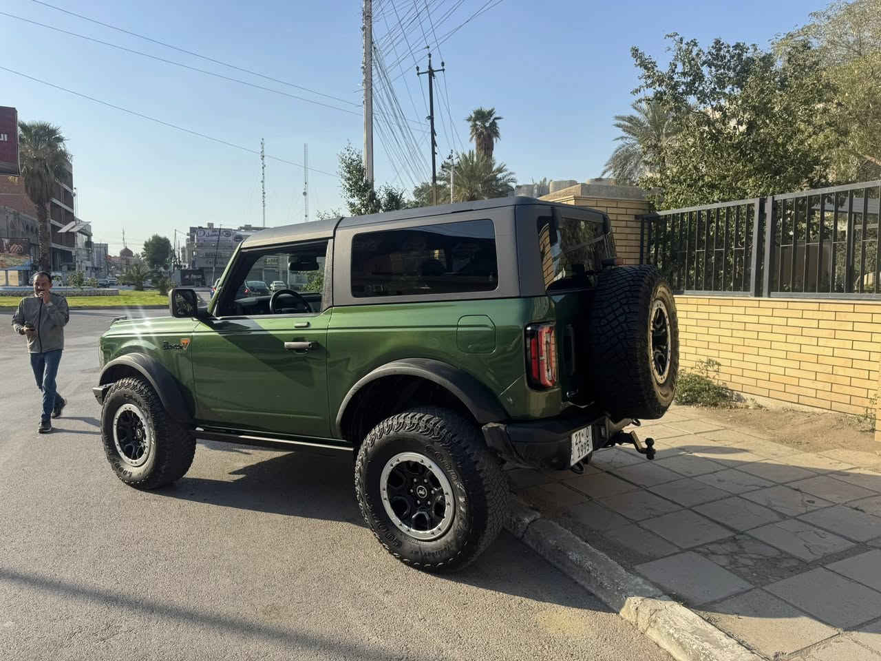 السلام عليكم
برونكو بادلاند موديل ٢٣ بدون صبغ 

السيارة فول موصفات ٦ دكم 

كامرات ٣٦٠ درجة 

٦ سلندر  

كل انظمة الفور ويل 

رقم سليمانية السياره 

مكانها بغداد 

ماشيه ٤٥الف ميل 

السياره بيها بارد فقط بدون تبديل و بدون صبغ

ب٣١ $ و بيها مجال بسيط 

بدون اي نقص السياره كامله مكمله 

***********
