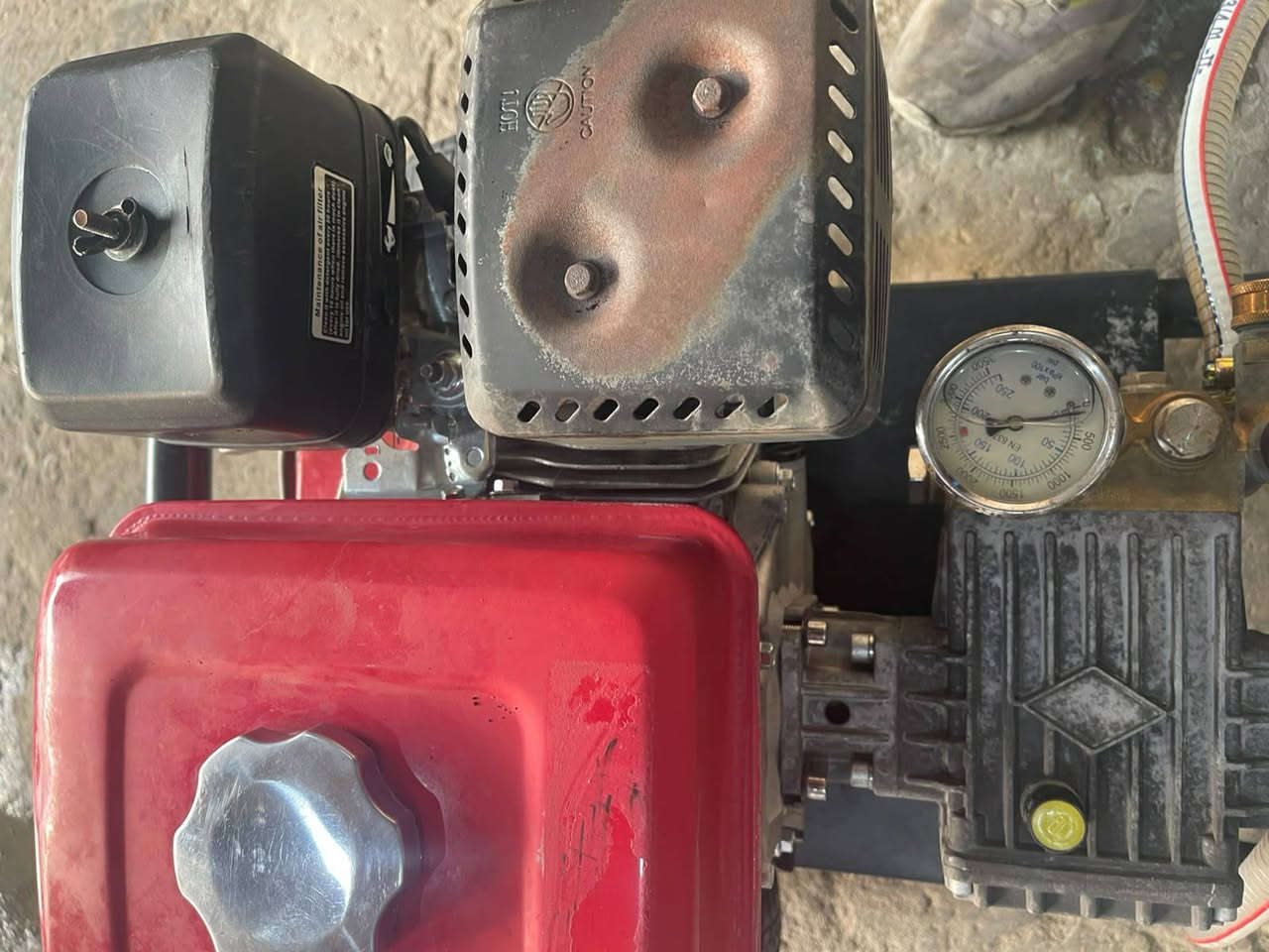 سلام عليكم 
مضخه غسل بانزين جديده استعمال قليل جدا للبيع السعر (٧٥٠ ) الف مكاني بغداد 
هاتف ***********
