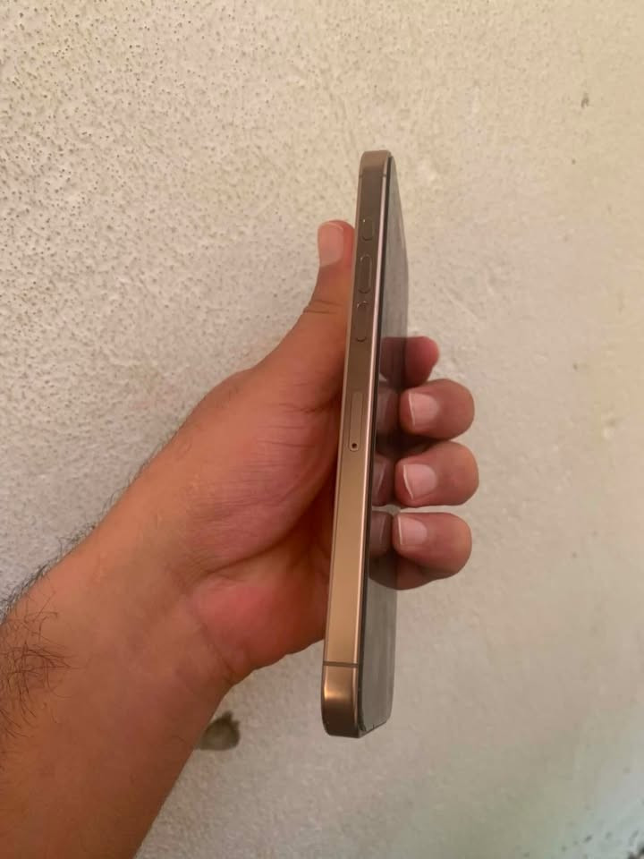 16 برو ماكس
بطاريه 91 ذاكره 256 شرق اوسط كامل ملحقات جهاز نضيف كلش استخدام شخصي  مليون و250 وبيه مجال  هذا رقمي ***********
