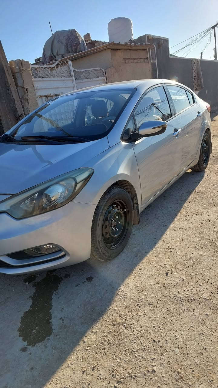 سيراتو مديل 2016 خليجيه مكينه 1600 كير مكينه مكفولات 
بيها بابين ونص البنيد صبغ رقم كربلاء انكليزي سنويه 2029 بسمهم السعر 110 وبيها مجال بسيط مكلف بالنشر 
رقم صاحب السياره ***********
