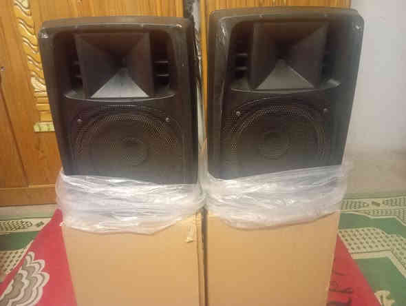 بسبب الوعود الكاذبه نعيد النشر زوج سماعات حجم ١٢انج لبيع بعدهن بل كارتونه مامستعمل سعرهن ٢٠٠وبيهن مجال مكان كوت  *********** بي وتساب
