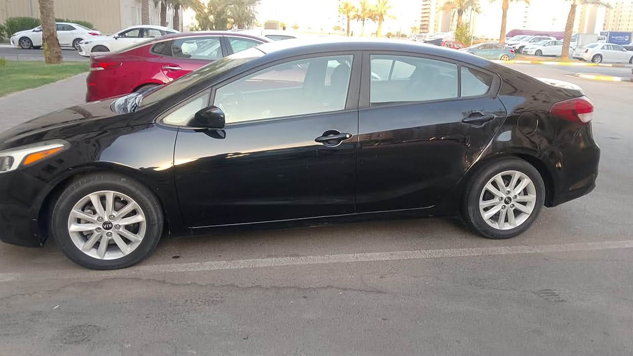 السلام عليكم فورتي لبيع وارد امريكي  2018سياره بيها جاملغ خلفي من امريكه خفيف وماجاملغ واحد صبغ بدون ضرر سياره جديده وحلوه سياره ما يحتاجلها برغي من كير مكينه تبريد داخل كلو جديد سياره فول من عده فتحه سياره كلش حلو ماشيه 76 مكاني بغداد بسمايه سعررررر 105 وبيها مجال بسيط ***********
