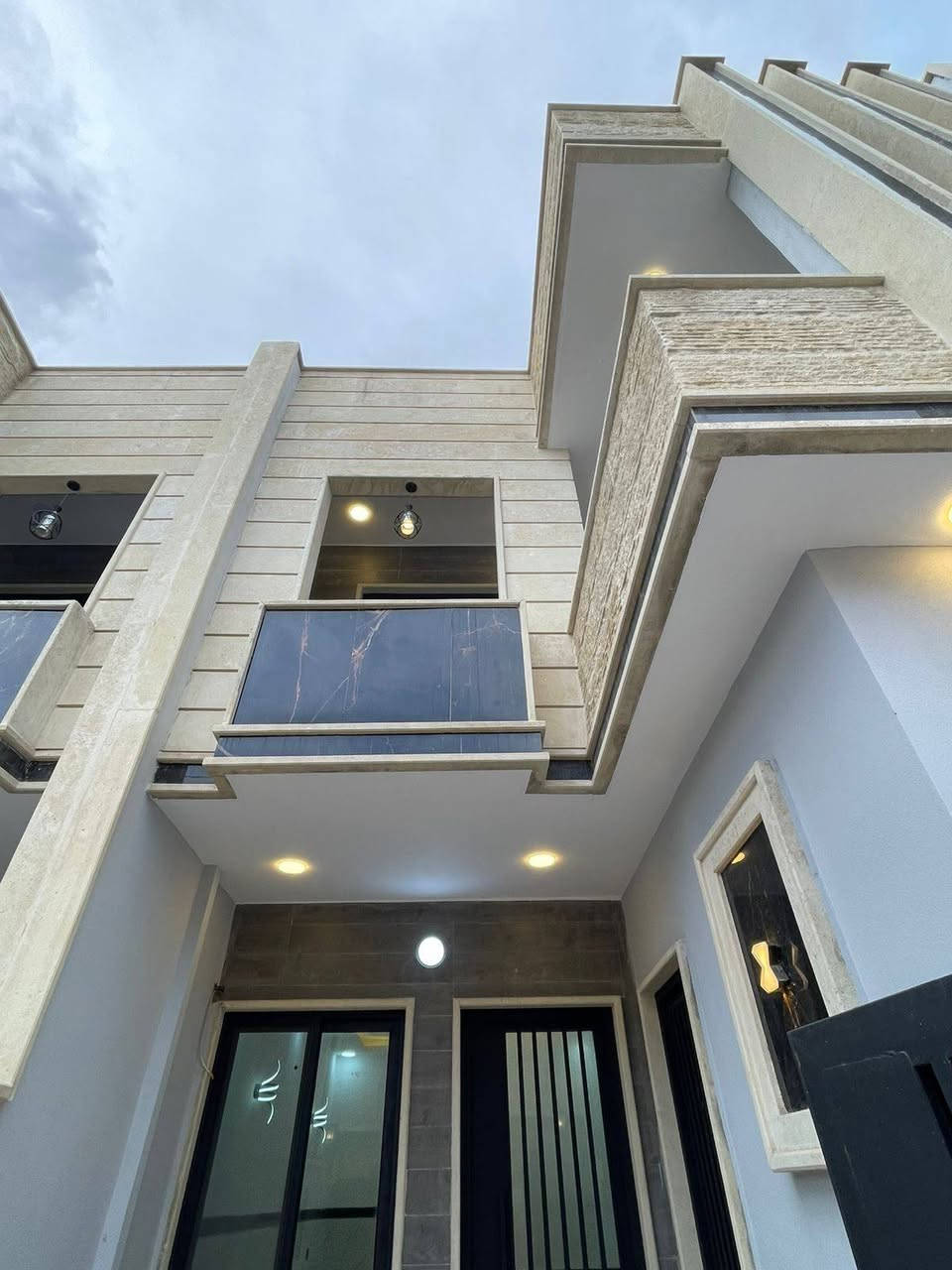 دار للايجار 🏠 

حي الحدباء مقابل أسواق الجزيرة 🛒.         مساحة 120 متر ⚡ بناء حديث زيرو فارغ 🔑 

طابقين كاملة ✅  

3 غرف نوم هول استقبال مطبخ صحيات كراج ✨ 

للاستفسار الاتصال على الارقام التالية 

***********.   📱 ***********.  📱    ***********.  📱
