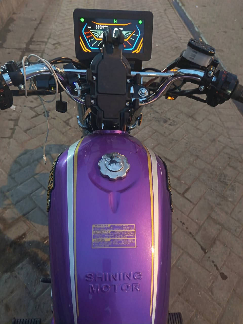 سوبر شاينك اخر اصدار لد شاشه حديث مو دشبول ساعه  موديل 2026 صار 10 ايام طالعه سعرها مليون مجالها شي قليل بغداد مدينه صدر ***********
