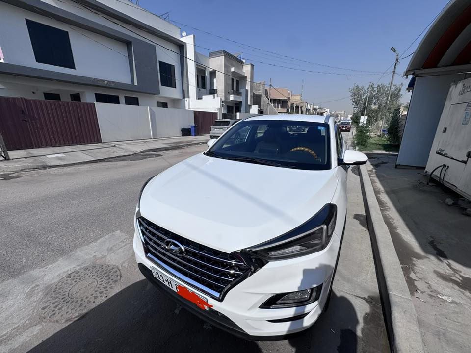 هيونداي توسان ابيض 2020 خليجي – وكالة الگاصد
المواصفات

محرك 2000 CC (DOHC)
محرك وكير مكفولة
عداد مسافة km 72,000 
فول مواصفات عدا البانوراما
5 عدسات لايت دوّار
5 ويل كب
ويل 18 كروم
كشنات جلد مشمشي قص بقلاوة
كشنات كهرباء
تبريد قطعتين
شاشة كبيرة
وكالة الكاصد
أبيض خليجي

السيارة مكفولة بدون اي  الصبغ 
عدا تصليح بسيط بالدعامسة فقط مرشوشة

رقم بغداد إنكليزي
سنوية جديدة الى 2030 باسمي

للاستفسار والسعر
*********** واتس اب او اتصال
أو مراسلة خاص
