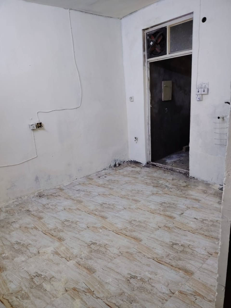 ***********
بيت للايجار قرب مدرسة الفيالق
