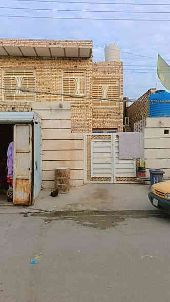 الدار اللبيع طابقين يتكون من غرفتين وصاله ومطبخ واستقبال ومحل غرفتين فوك مساحته 200 قادسيه حي الجهاد قرب المدارس السعر خاص ***********
