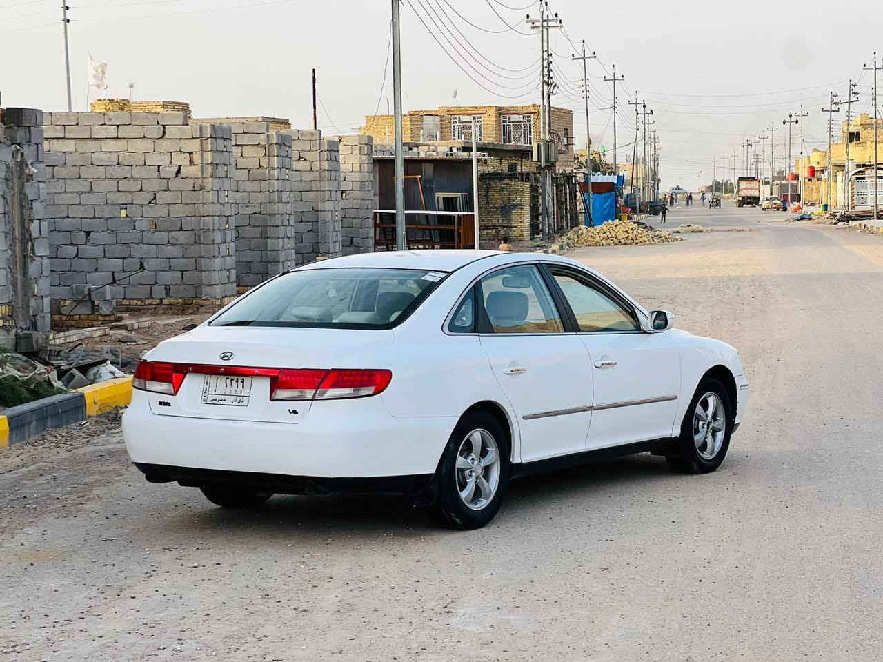 السلام عليكم سيارة هونداي ازيرا 2008 جاهزه نقص بس حداديه فقط ومصبوغه عام جماليه السعر 75 وبيها مجال حك الجيه للاستفسار على الواتساب متواجد *********** العلوان البصرة
