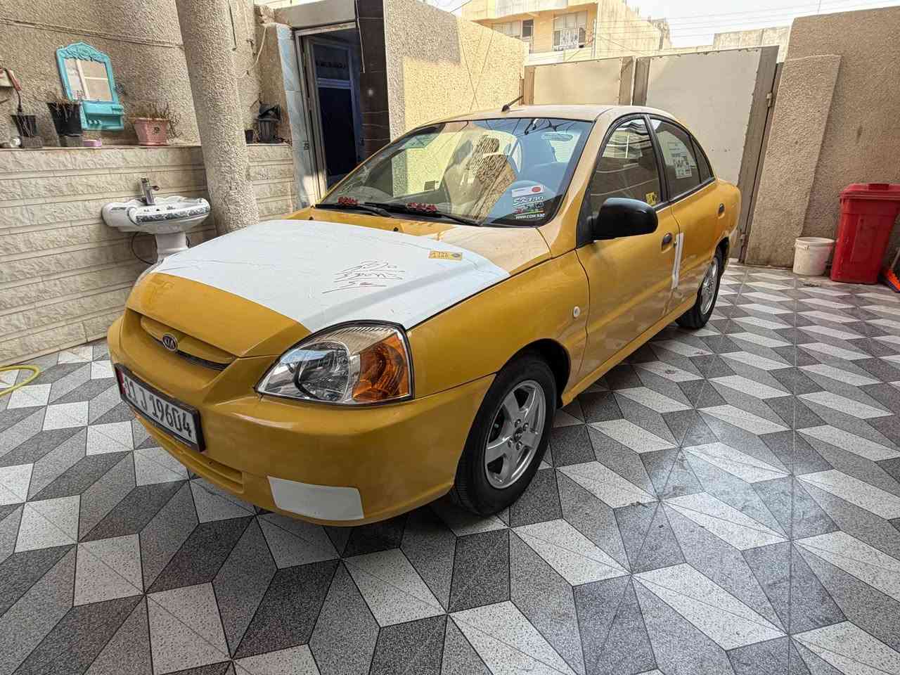 كيا ريو شركة العامة بلادي صفرة مصبوغة جمالية 
بدون ضرر 2010 رقم بغداد دولي سنوية جديد 
هزة جديدة صدر امامي خلفي جديد تبريد ثلج 
جاهزة من كلشي العنوان ديالى بعقوبة 
***********
السعر 45 بيهة مجال بصيط جدأ شرط التحويل بعقوبة, ديالى
