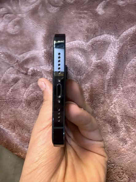 سلام عليكم آيفون ١٢برو ماكس مبدل شاشه اصليه اصليه من ابل تقرا قطعه اصليه فقط بي نقطه مثل ما موضح بل صوره ممثره عل تليفون ابد بطاريه ٧٦ ذاكره ٢٥٦ سعر ٣٢٠بي مجال كلش قليل حك الجيه مكاني شارع فلسطين ***********
