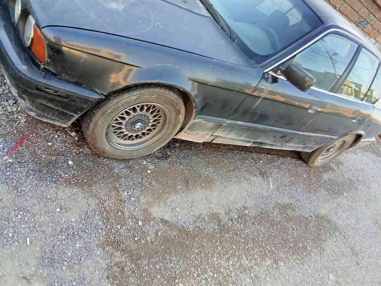 بي ام 520 كير عادي موديل 93 رقم اخضر بيها وكاله قديمه مال تعمير ينرادلها صبغ شغاله وتبريد شغال 29 قفل ***********
