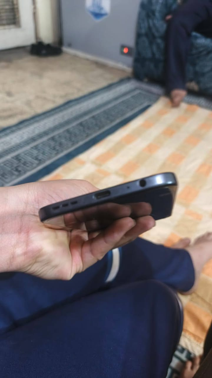 السلام عليكم ورحمة الله وبركاته 
انفنكس هوت 60 برو ذاكرة 256 بعده بالضمان
بس كارتون وياه بي كم طخه 
السعر 150 الف 
الرقم ***********
